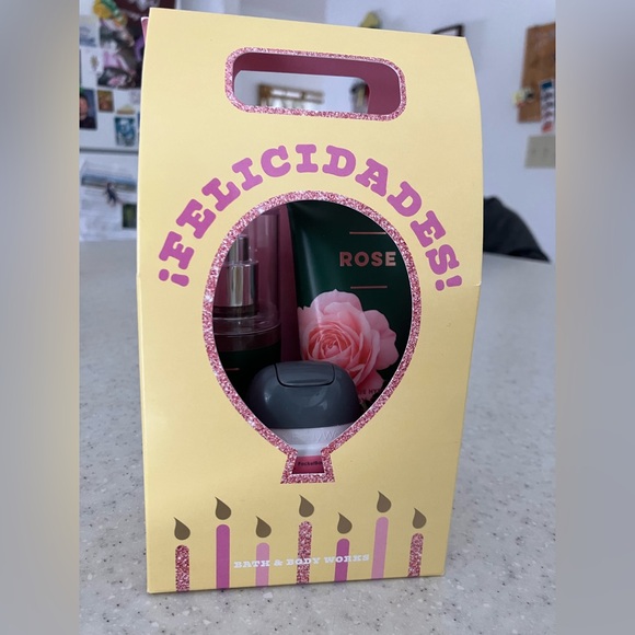 Bath & Body Works Rose Gift Set - Picture 3 of 4